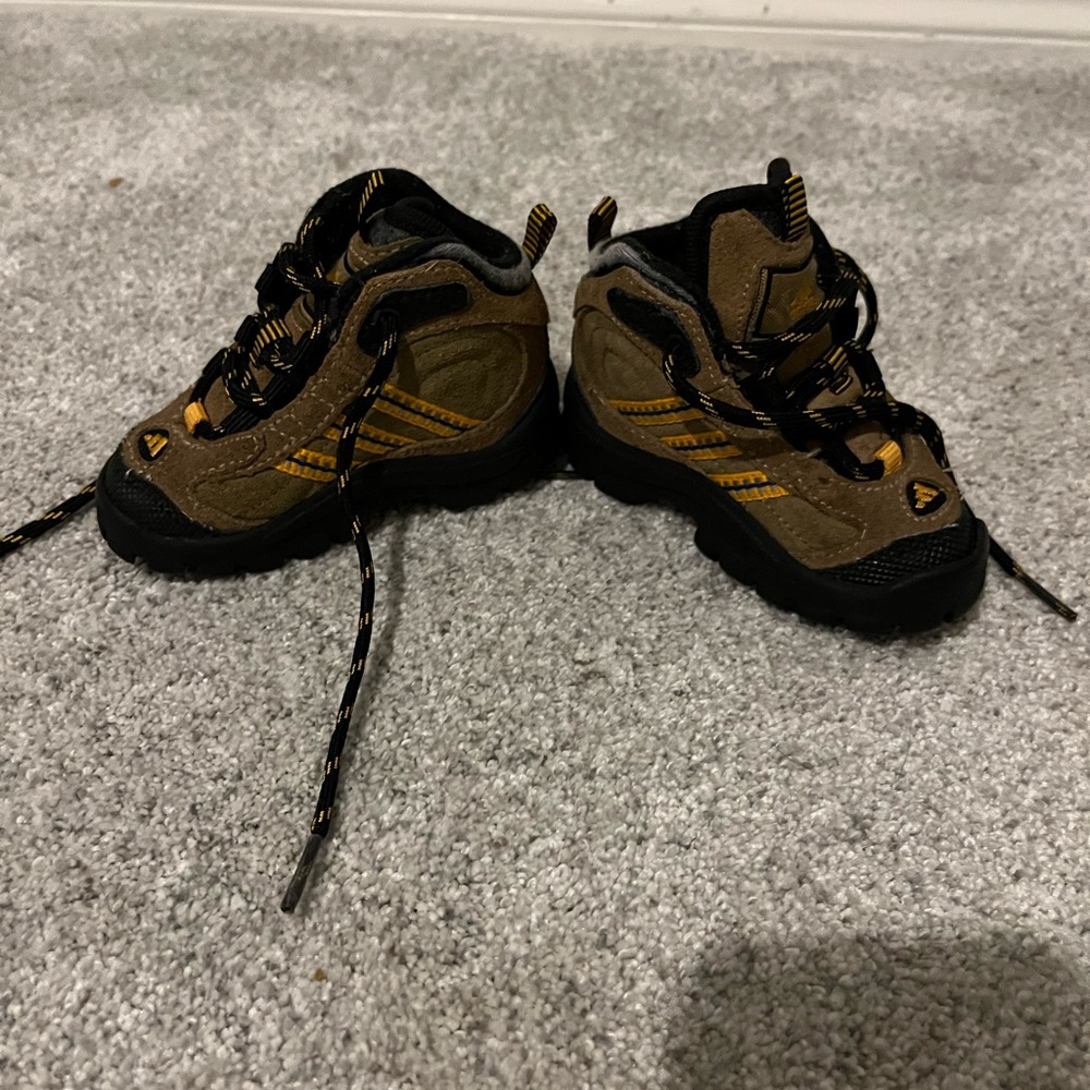 Adidas toddler hiking shoes size 5
